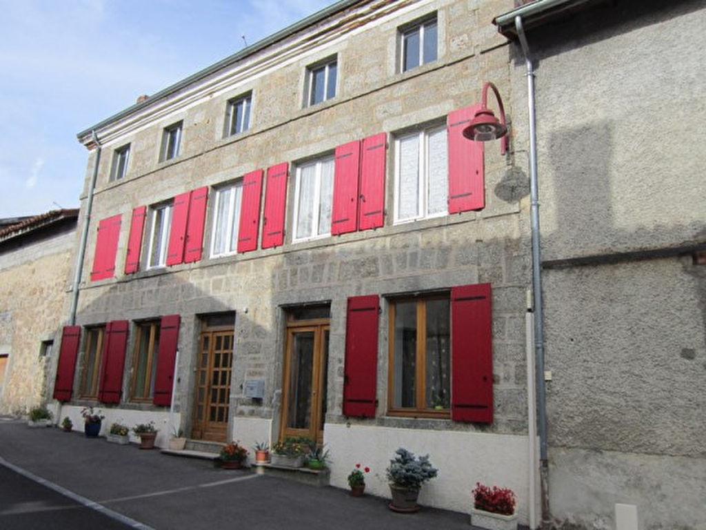 NOIRETABLE 5 mn Maison en pierres avec terrain NOIRETABLE 5 mn Maison en pierres avec terrain