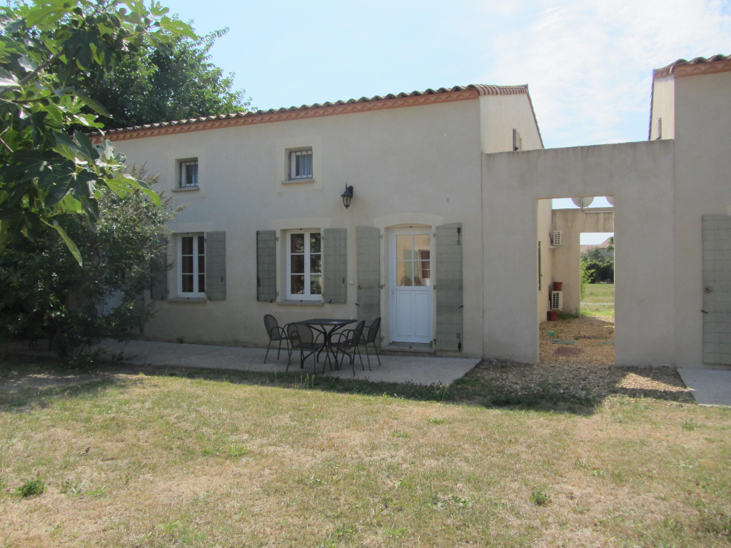 Villa meublée , type 3 de 35 m2 avec jardin et parking Villa meublée , type 3 de 35 m2 avec jardin et parking