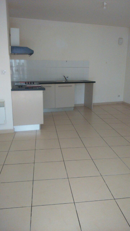 Appartement de plain pied, de type T2 de 61 m2 + terrasse et parking Appartement de plain pied, de type T2 de 61 m2 + terrasse et parking