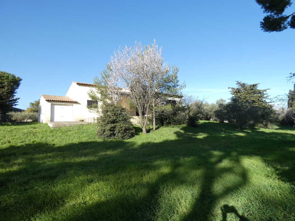 Villa de plain pied , type 4 pièces + garage sur un terrain de 400 m2 Villa de plain pied , type 4 pièces + garage sur un terrain de 400 m2