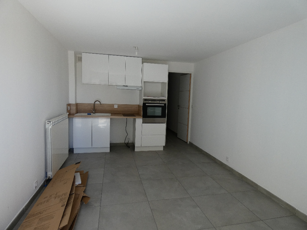 Appartement P2 de 32 m2 de plain pied, avec cour Appartement P2 de 32 m2 de plain pied, avec cour