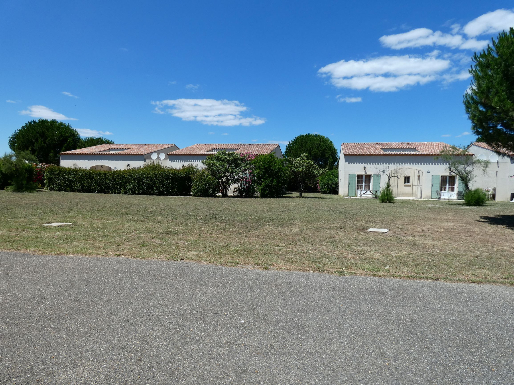 EXCLUSIF : Villa meublée , type 3 de 45 m2 avec terrasse, jardin et parking EXCLUSIF : Villa meublée , type 3 de 45 m2 avec terrasse, jardin et parking