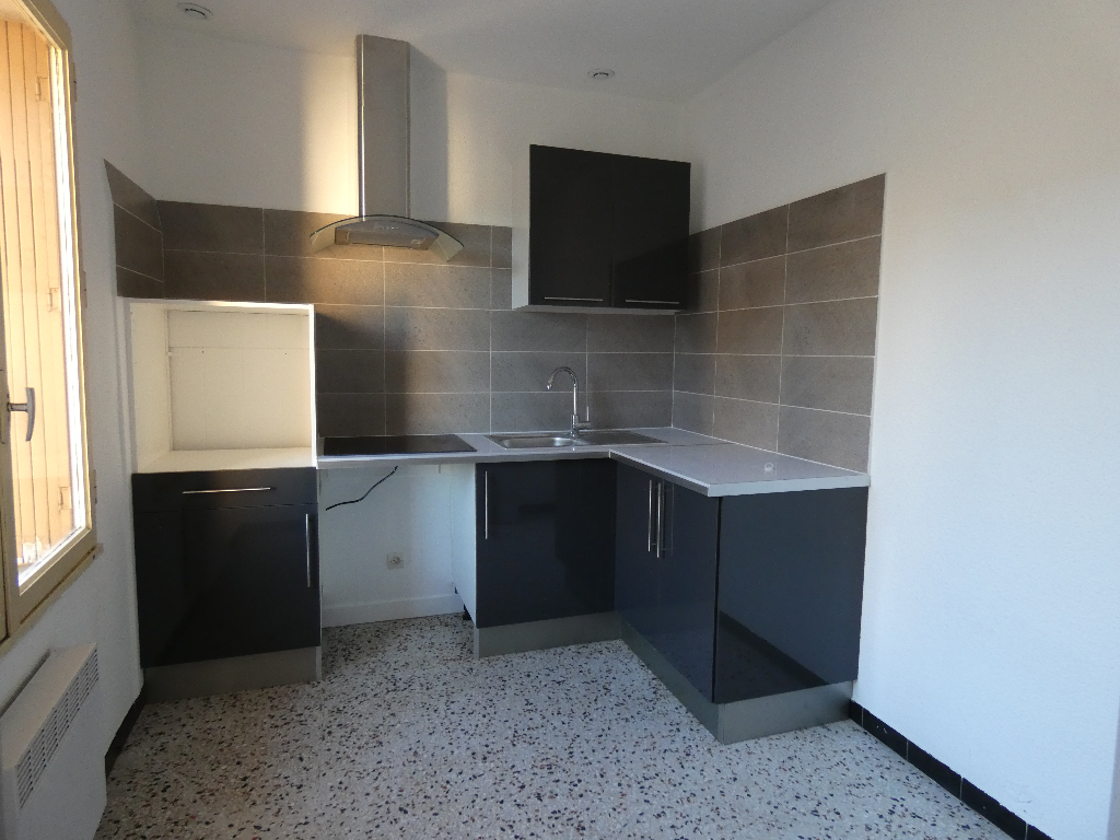 Immeuble de 4 appartements + cours Immeuble de 4 appartements + cours