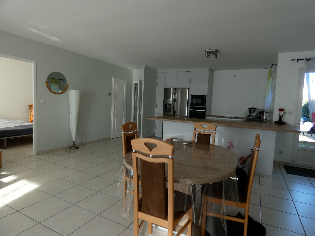 Villa de plain pied, de 98 m2 habitable + garage ; terrain 411 m2 Villa de plain pied, de 98 m2 habitable + garage ; terrain 411 m2