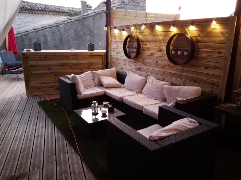 Maison de village rénovée, de 130 m2 , terrasse avec piscine, cour, garage et atelier Maison de village rénovée, de 130 m2 , terrasse avec piscine, cour, garage et atelier