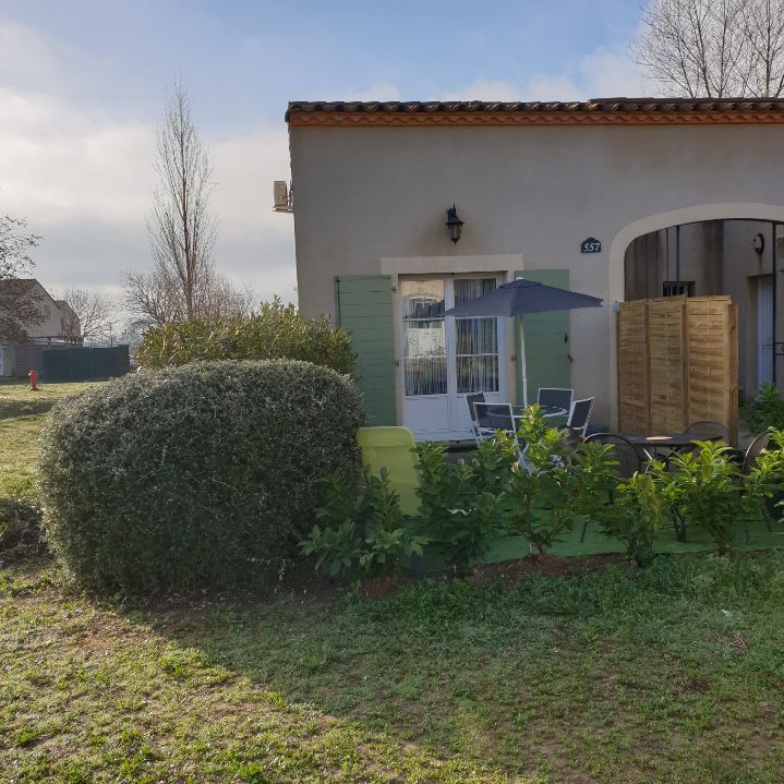 EXCLUSIF : Villa meublée , type 3 de 45 m2 avec jardin et parking EXCLUSIF : Villa meublée , type 3 de 45 m2 avec jardin et parking