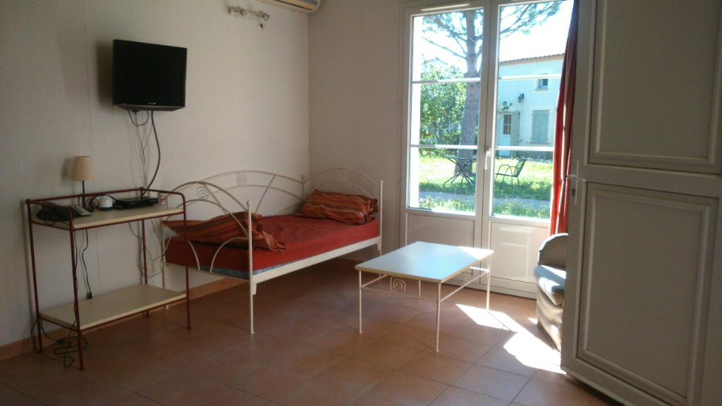 EXCLUSIF : Villa meublée , type 3 de 45 m2 avec jardin 50m2 et parking EXCLUSIF : Villa meublée , type 3 de 45 m2 avec jardin 50m2 et parking