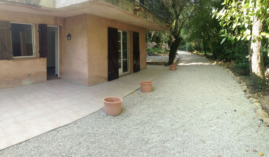Magagnosc limite Chateauneuf: 2 pièces rez de villa avec jardin privatif Magagnosc limite Chateauneuf: 2 pièces rez de villa avec jardin privatif
