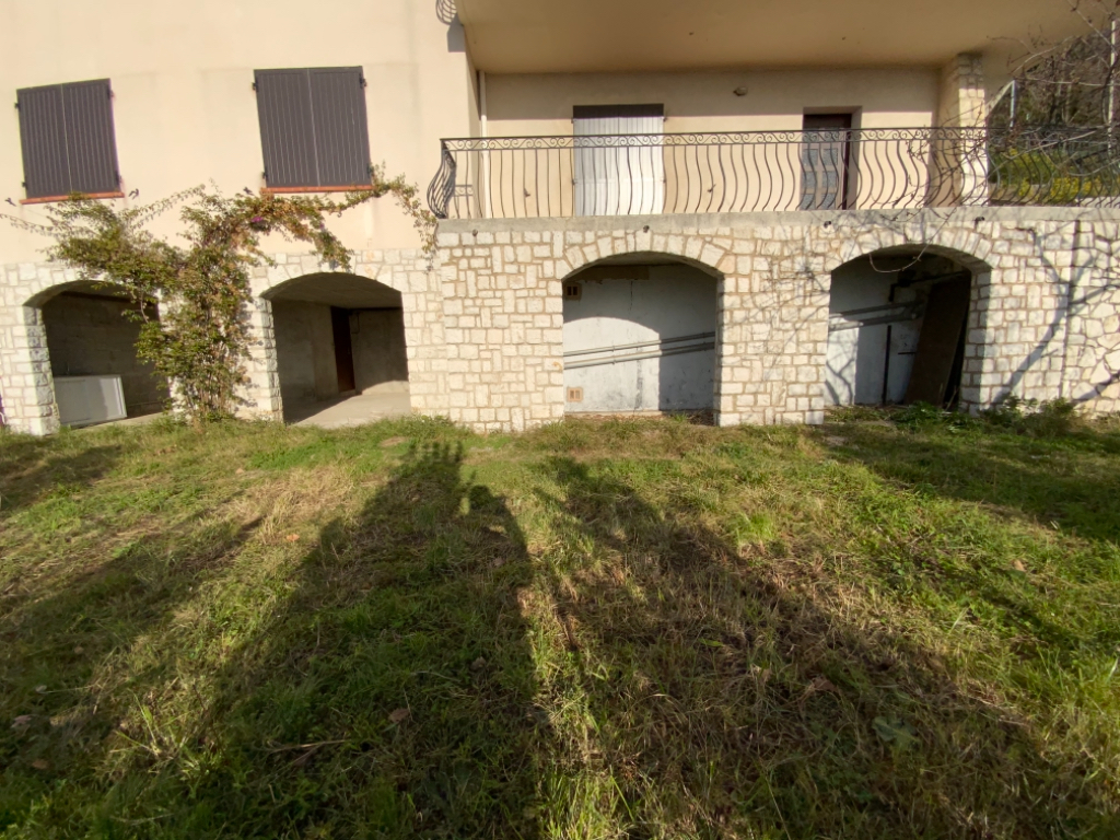 SUPER MAGAGNOSC BAS DE VILLA AVEC JARDIN PRIVATIF ET GARAGE SUPER MAGAGNOSC BAS DE VILLA AVEC JARDIN PRIVATIF ET GARAGE