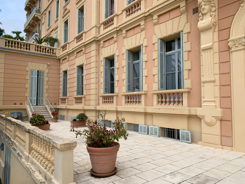 GRASSE PROCHE CENTRE APPARTEMENT BOURGEOIS 100 M2 GRASSE PROCHE CENTRE APPARTEMENT BOURGEOIS 100 M2