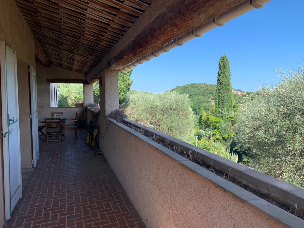 CHATEAUNEUF HAUT DE VILLA AVEC JARDIN ATTENANT CHATEAUNEUF HAUT DE VILLA AVEC JARDIN ATTENANT
