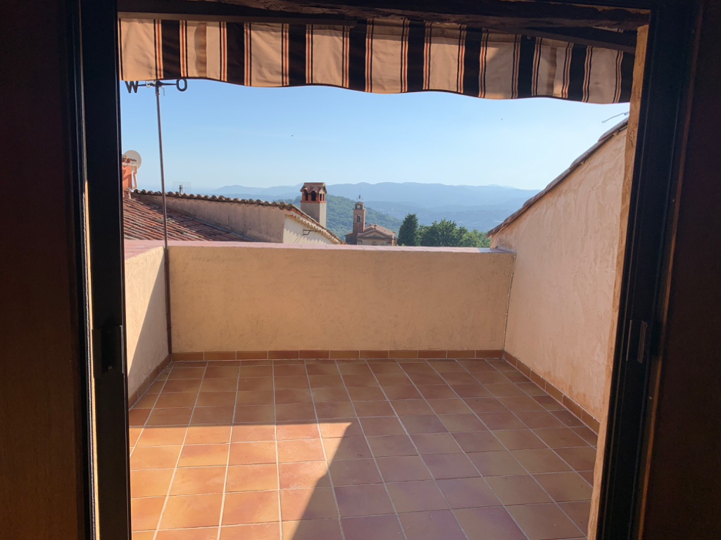 Magagnosc Appartement T2 sur le toit avec terrasse et vue mer Magagnosc Appartement T2 sur le toit avec terrasse et vue mer