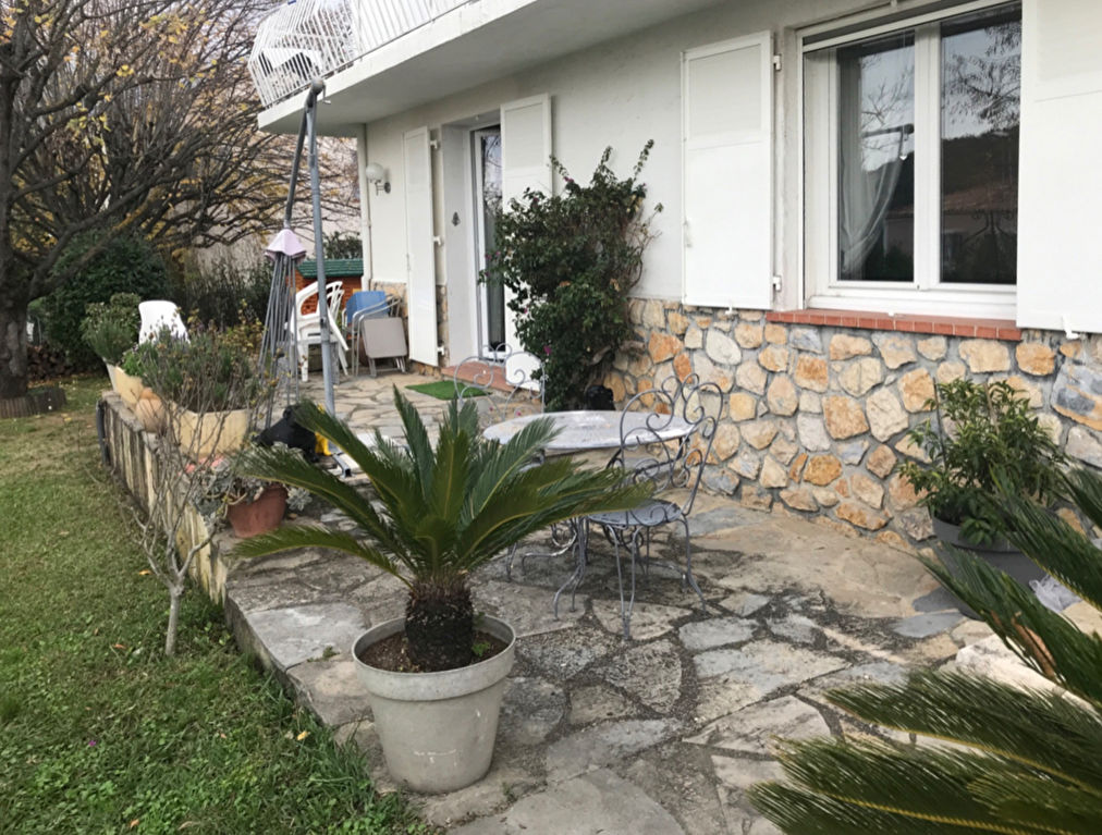 Chateauneuf rez de villa avec jardin privatif et 3 parkings privatif Chateauneuf rez de villa avec jardin privatif et 3 parkings privatif