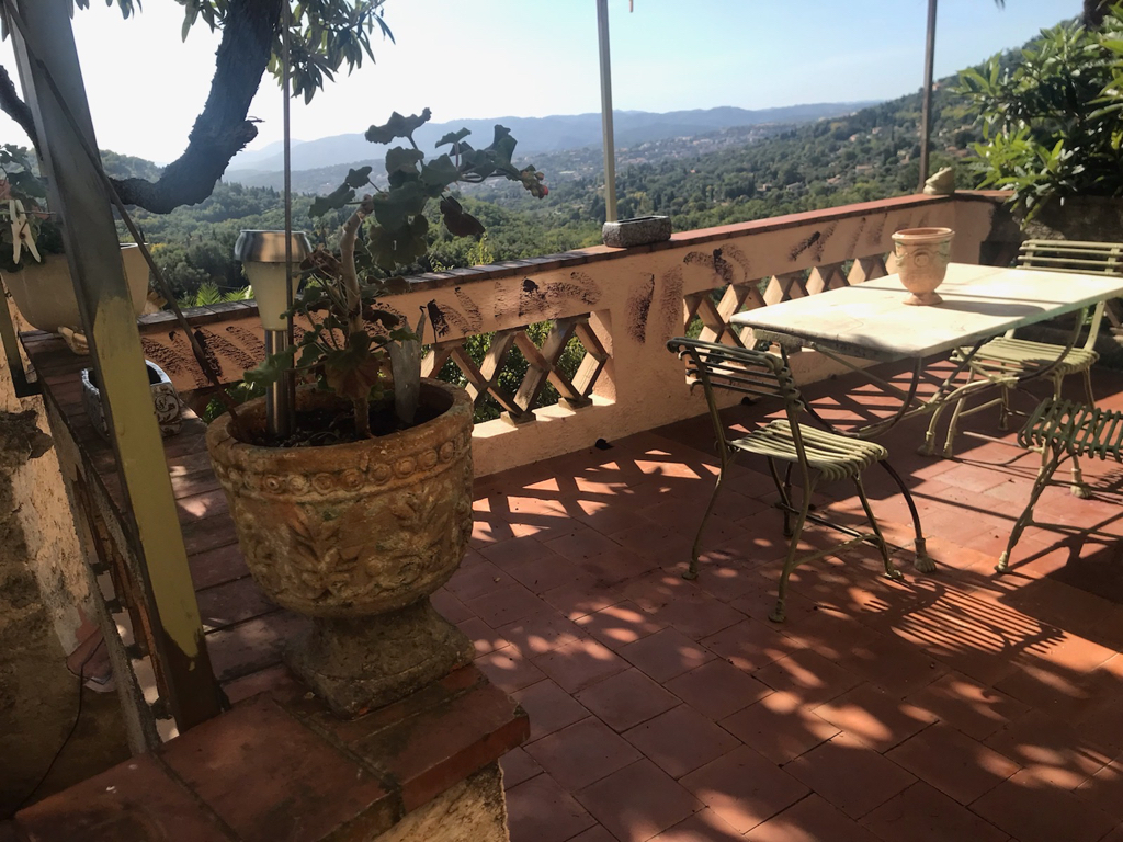 Magagnosc, dans hameau ancien au calme belle maison d'artiste avec vue mer et jardin Magagnosc, dans hameau ancien au calme belle maison d'artiste avec vue mer et jardin