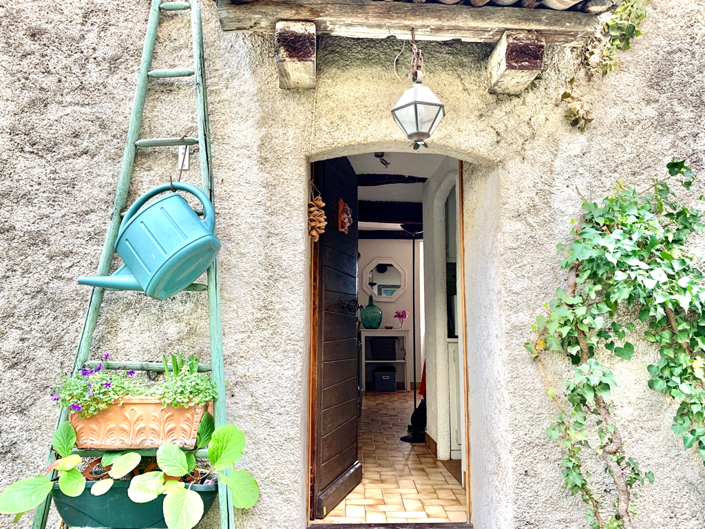 Magagnosc limite Châteauneuf Deux pièces sud proche commerces Magagnosc limite Châteauneuf Deux pièces sud proche commerces