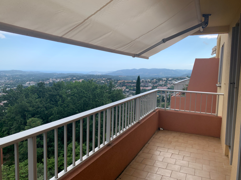 Grasse est limite Magagnosc beau deux pièces dans belle résidence dernier étage vue mer Grasse est limite Magagnosc beau deux pièces dans belle résidence dernier étage vue mer
