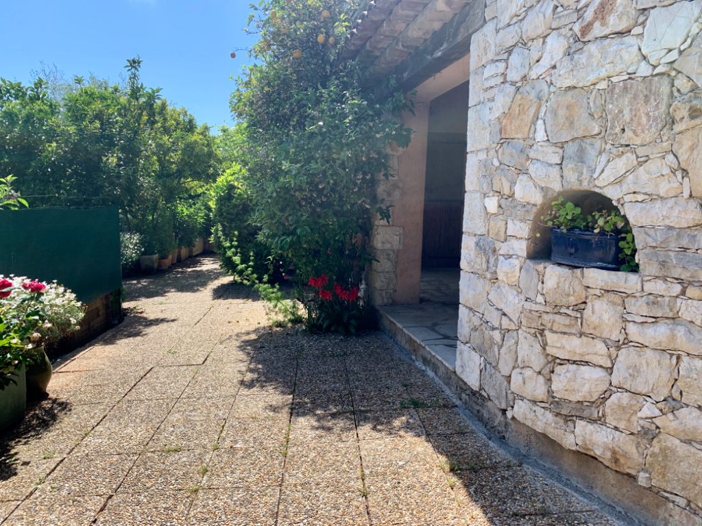 Magagnosc REZ-DE-JARDIN 4 pièces avec jardinet privatif Magagnosc REZ-DE-JARDIN 4 pièces avec jardinet privatif