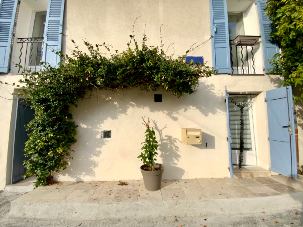 Magagnosc central, en duplex 3 pièces très bon état Magagnosc central, en duplex 3 pièces très bon état