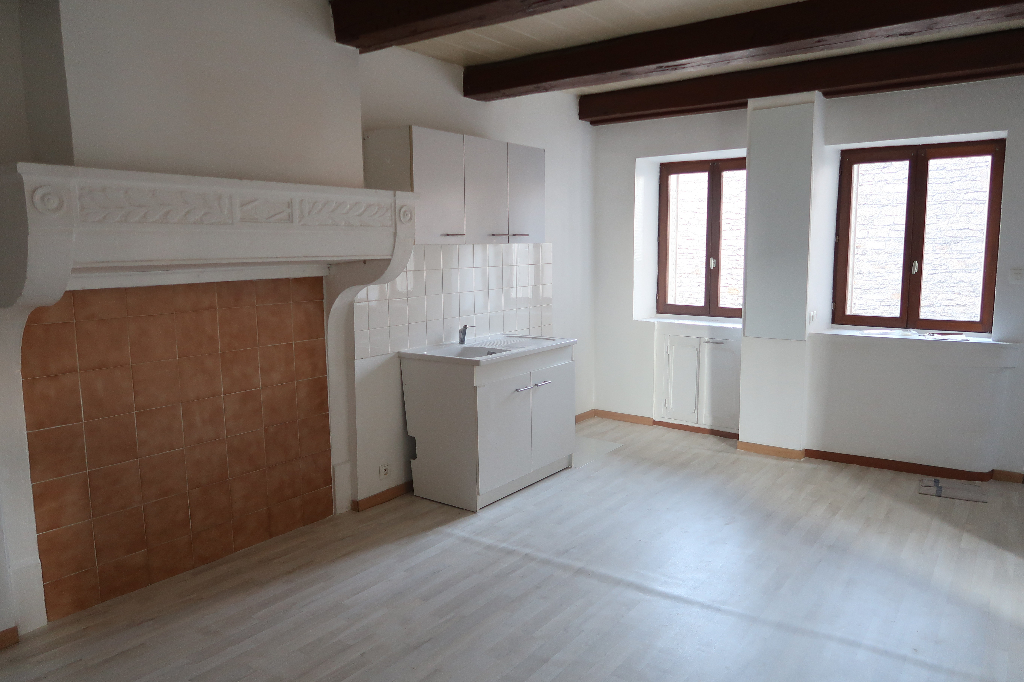 A 10 min LAGNIEU - Maison de ville 3 pièces 35 m2 avec Terrasse, Garage et Jardin A 10 min LAGNIEU - Maison de ville 3 pièces 35 m2 avec Terrasse, Garage et Jardin