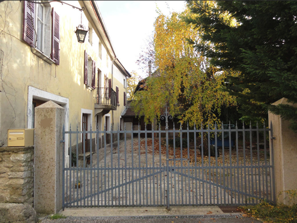 10 min Lagnieu - Maison 10 pièces 270 m2. Terrain 1388m² 10 min Lagnieu - Maison 10 pièces 270 m2. Terrain 1388m²