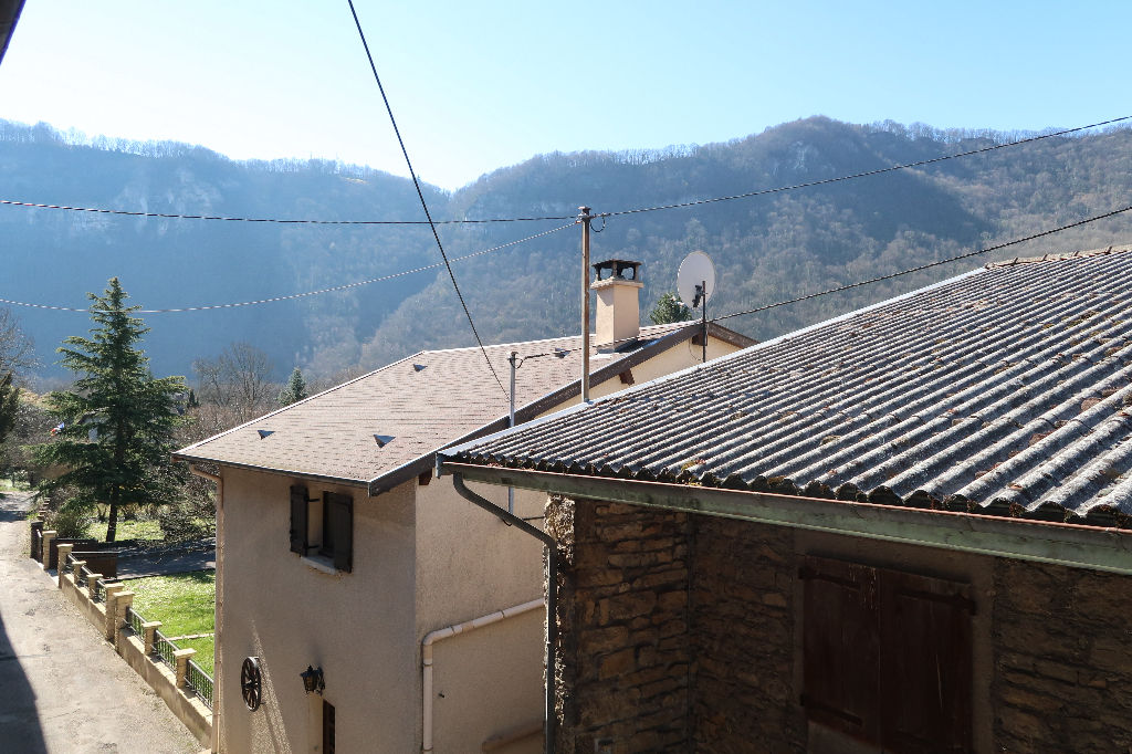 A 5 min d'Ambérieu-en-Bugey - Maison de village T3 de 66 m2 A 5 min d'Ambérieu-en-Bugey - Maison de village T3 de 66 m2