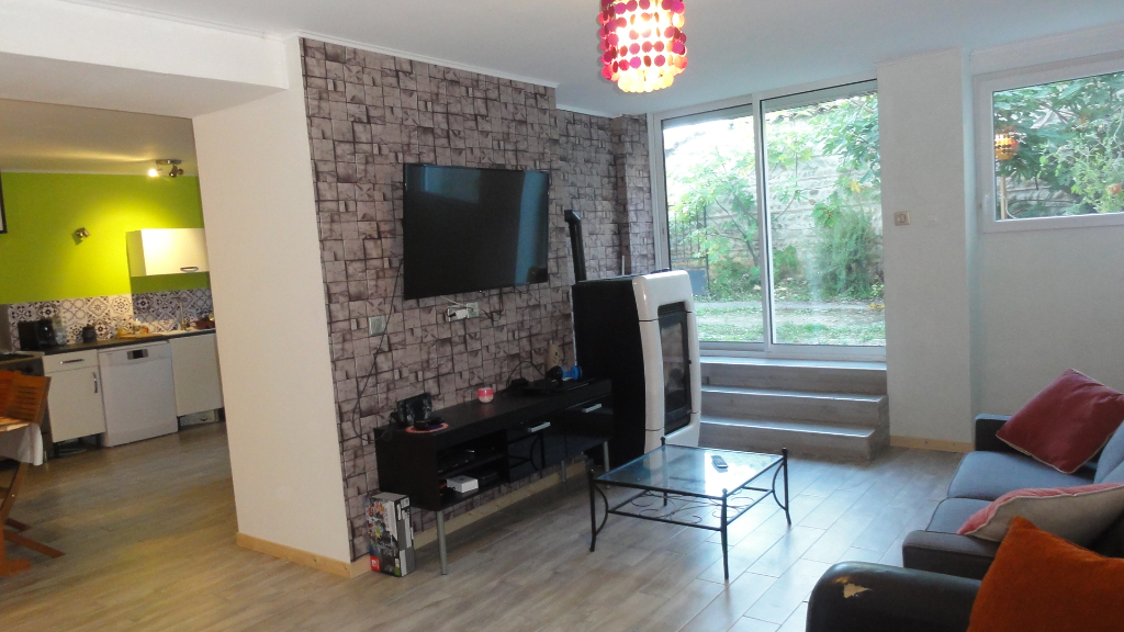 10 min MEXIMIEUX Maison T6 126 m2 cour, dépendance 10 min MEXIMIEUX Maison T6 126 m2 cour, dépendance