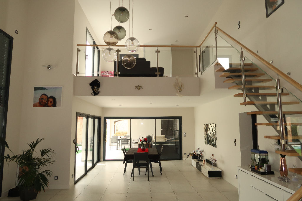 Secteur LAGNIEU, Villa d'architecte moderne de 230 m², Terrain 1 400 m² Secteur LAGNIEU, Villa d'architecte moderne de 230 m², Terrain 1 400 m²