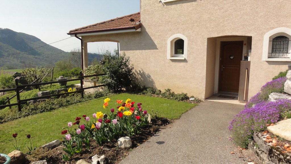 20 min LAGNIEU Villa T4 130 m² terrain 2208 m² 20 min LAGNIEU Villa T4 130 m² terrain 2208 m²