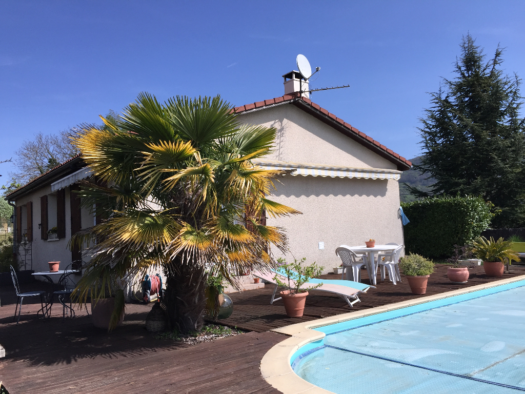 LAGNIEU - Villa T4 de 115 m² avec piscine sur terrain de 704 m² LAGNIEU - Villa T4 de 115 m² avec piscine sur terrain de 704 m²