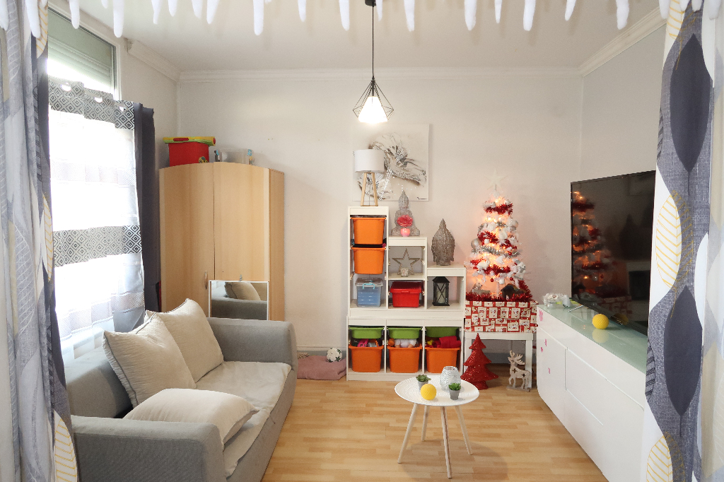 LAGNIEU - Maison de ville de 120 m2 avec 2 appts T3 loués LAGNIEU - Maison de ville de 120 m2 avec 2 appts T3 loués
