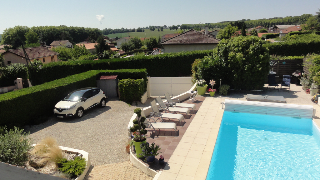 5 km MEXIMIEUX VILLA 216 m2 T9, piscine 5 km MEXIMIEUX VILLA 216 m2 T9, piscine
