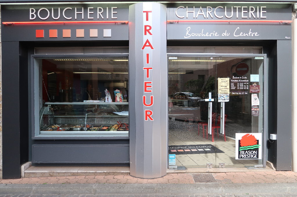 LAGNIEU - LOCAL COMMERCIAL - PLACEMENT ET EMPLACEMENT DE CHOIX LAGNIEU - LOCAL COMMERCIAL - PLACEMENT ET EMPLACEMENT DE CHOIX