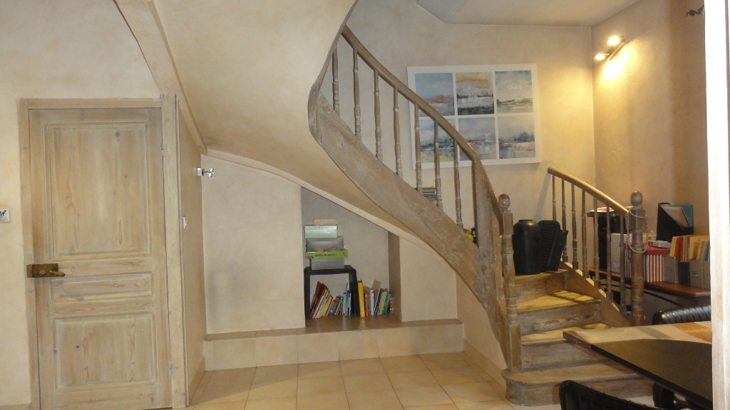 LAGNIEU Maison de ville environ 120 m² LAGNIEU Maison de ville environ 120 m²