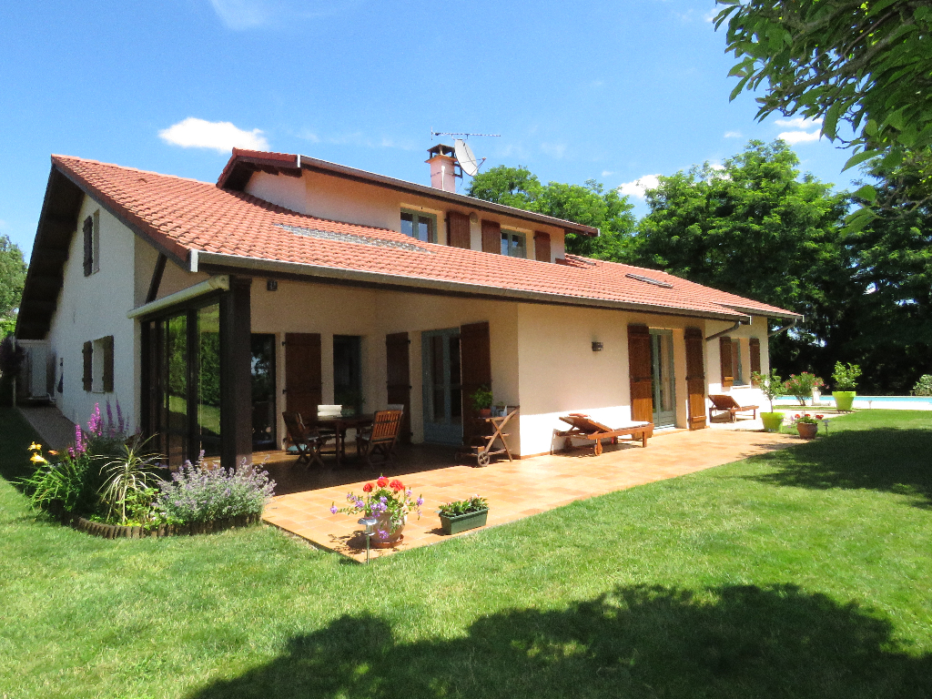 MEXIMIEUX - Grande Villa d'architecte T7 sur terrain de 2530 m² MEXIMIEUX - Grande Villa d'architecte T7 sur terrain de 2530 m²