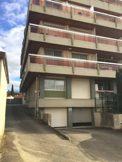 MEXIMIEUX - Garage fermé 17 m² MEXIMIEUX - Garage fermé 17 m²