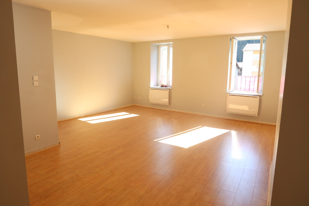 10 min d'AMBERIEU EN BUGEY - T3 de 74 m² 10 min d'AMBERIEU EN BUGEY - T3 de 74 m²