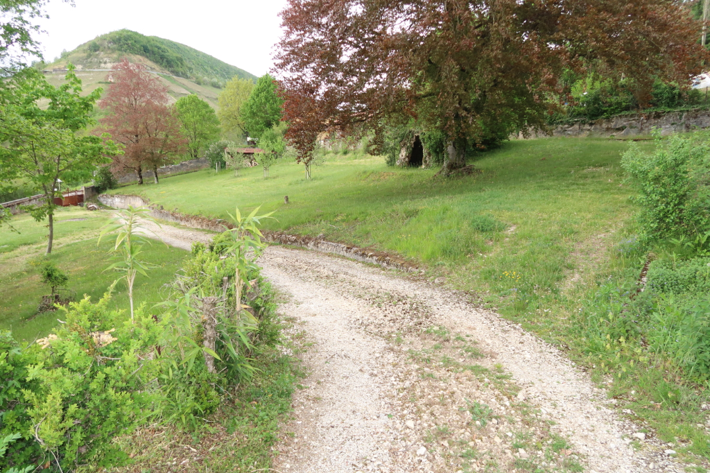 20 min de LAGNIEU - Terrain à bâtir de 1652 m² 20 min de LAGNIEU - Terrain à bâtir de 1652 m²