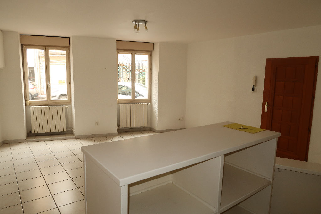 LAGNIEU - T2 de 52 m2 au RDC LAGNIEU - T2 de 52 m2 au RDC