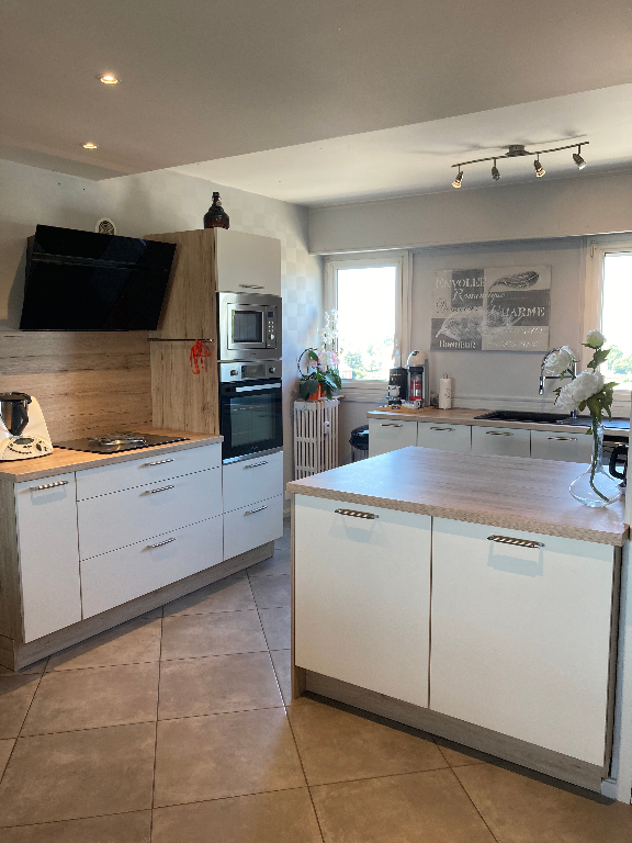 BOURG EN BRESSE - Appartement T6 de 114 m² avec loggia et cave BOURG EN BRESSE - Appartement T6 de 114 m² avec loggia et cave