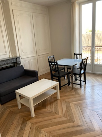 LAGNIEU - T2 MEUBLE de 37 m² avec balcon LAGNIEU - T2 MEUBLE de 37 m² avec balcon