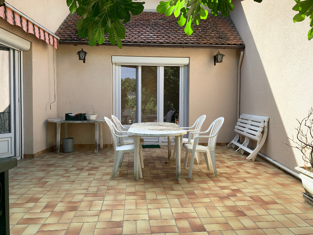 LAGNIEU - Maison de ville T4 de 117 m² sur terrain de 462 m² LAGNIEU - Maison de ville T4 de 117 m² sur terrain de 462 m²