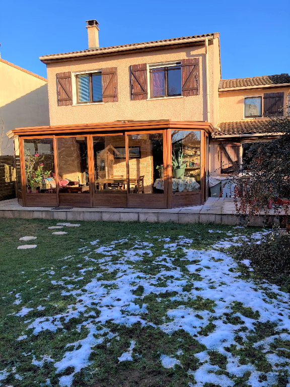 MEYZIEU - Villa T6 de 122 m² avec garage et terrain MEYZIEU - Villa T6 de 122 m² avec garage et terrain