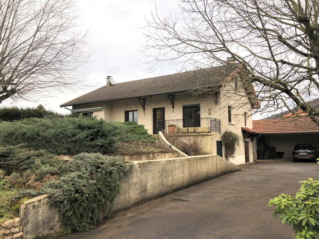 TOSSIAT - Villa T6 de 155 m² avec terrain de 2228 m² TOSSIAT - Villa T6 de 155 m² avec terrain de 2228 m²