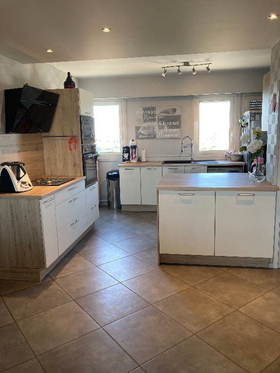 BOURG EN BRESSE - Appartement T6 de 114 m² avec loggia et cave BOURG EN BRESSE - Appartement T6 de 114 m² avec loggia et cave