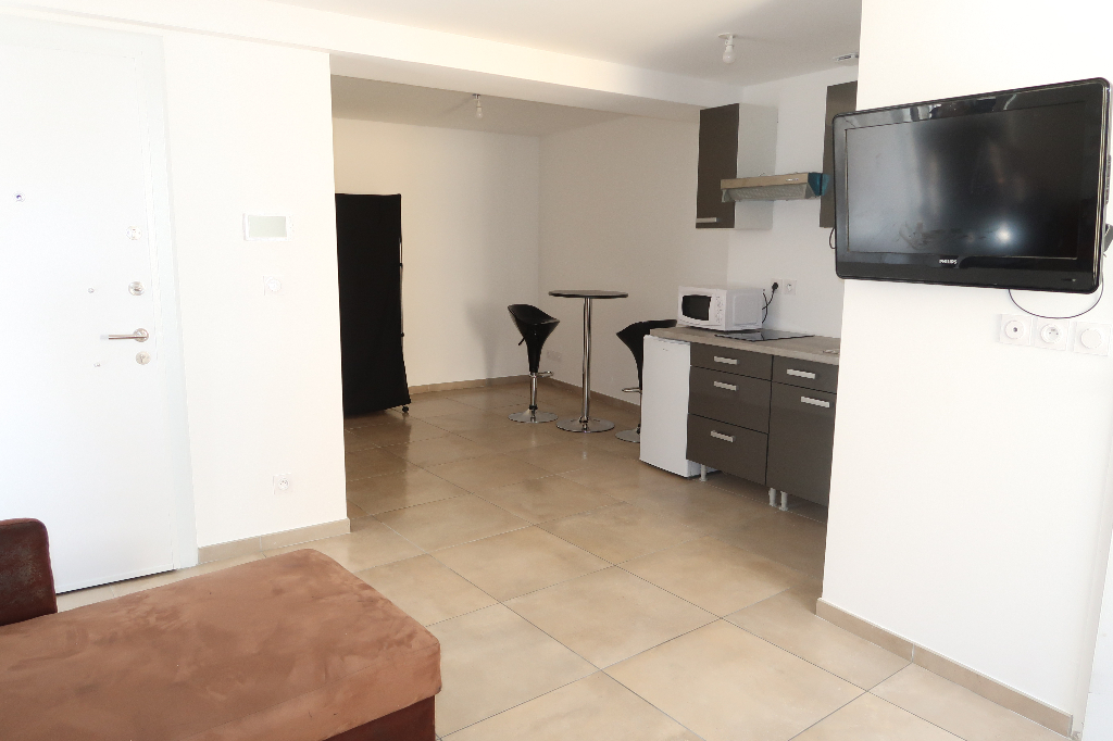 LAGNIEU - Studio meublé de 27 m² avec garage LAGNIEU - Studio meublé de 27 m² avec garage