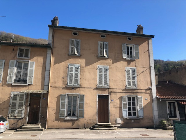 10 min AMBERIEU EN BUGEY - Bel Immeuble bourgeois de 3 apparts T4 avec combles et sous sol. 10 min AMBERIEU EN BUGEY - Bel Immeuble bourgeois de 3 apparts T4 avec combles et sous sol.