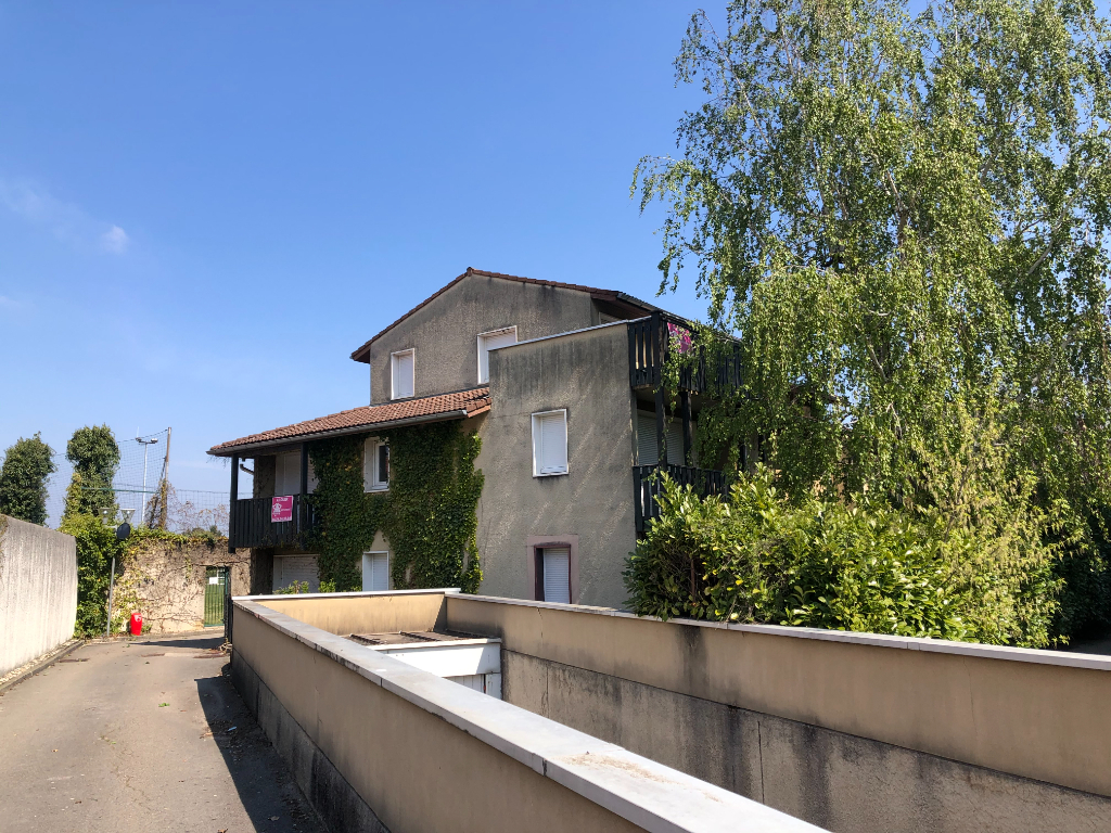 AMBERIEU EN BUGEY - Appartement T3 de 80 m² avec terrasse, cave et garage AMBERIEU EN BUGEY - Appartement T3 de 80 m² avec terrasse, cave et garage