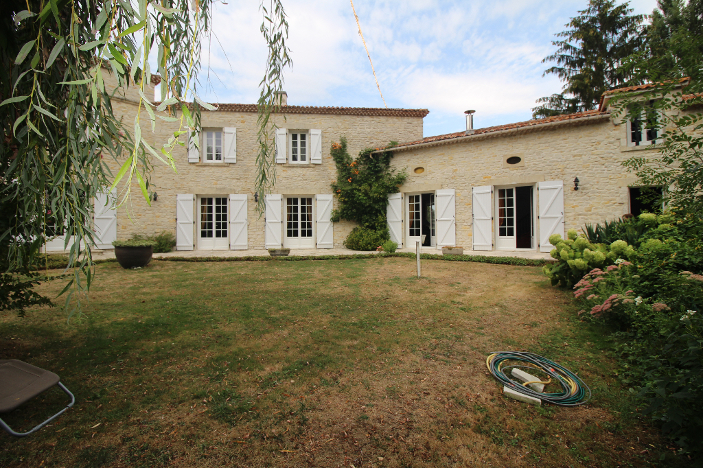 Sud Charente Maison 380 m² Sud Charente Maison 380 m²