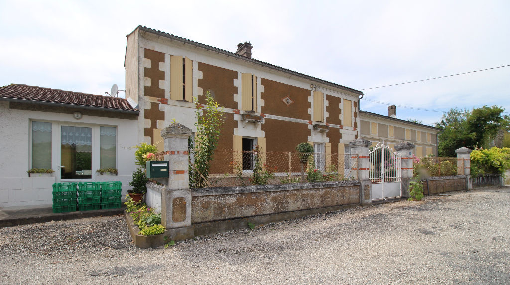 St Fort Sur Gironde maison/gite type longère St Fort Sur Gironde maison/gite type longère