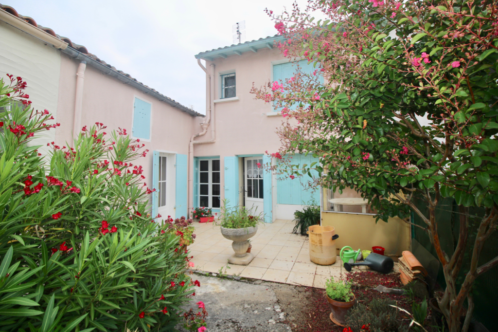 Meschers sur Gironde Maison 6 pièce(s) 178 m2 Meschers sur Gironde Maison 6 pièce(s) 178 m2